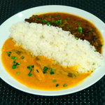 RAHUL Indian Restaurant & Cafe - だぶるカレーライス！！ 野菜×豆カレーのヘルシーコンビネーション！ベジタリアンの方にもオススメです。