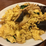 卵、豚肉、木耳炒め