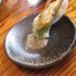 青竹手打ちらーめん 木挽亭 - ”茶塩”にチョイと付けて・・