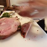 イチリン ハナレ - じゅーしーな断面図♡　切ってるご本人は熱いらしいです（笑）