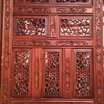 万平ホテル メインダイニングルーム - パーティションは工芸品のよう