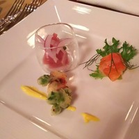 万平ホテル メインダイニングルーム - 　鮪のミキュイ 　蛸と枝豆のフリット 　信州サーモンのマリネ