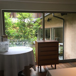 奥の個室で頂きました。