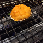 海鮮問屋 三宮 セリ壱 - ウニの貝焼き