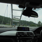 焼肉たてがみ - 外観（橋の右側）