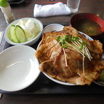 焼肉たてがみ - ランチ豚丼（大）1100円+ランチセット100円