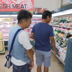 ヤオヨシ - ホルモンを物色