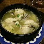 ワイン食堂 カラカラ - 牡蠣のアヒージョ