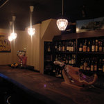 ダイニングバー SARU - テーブル席から見た店内