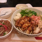 タイレストラン 沌 - 鶏肉の油麺とランチチャーハン