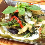 Pat Kyowan <Stir-fried green curry with seasonal vegetables>