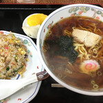 チャーハンとラーメンセット(650円)