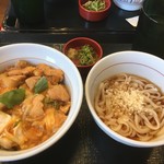 なか卯 - 親子丼（並）490円と小うどん冷やし