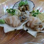 みなと市場 小松鮪専門店 - 「ホタテ刺身」