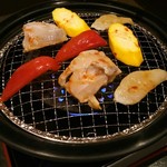 玄品 法善寺 総本店 ふぐ・うなぎ・かに料理 - 焼いてま～す