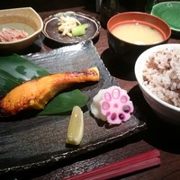 魚心 新宿総本店 - 焼き魚定食