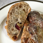 Pane Ho Maretta - たっぷりのドライフルーツとマカダミアナッツ