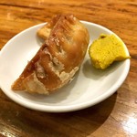 新高揚 - 揚餃子に酢がらし