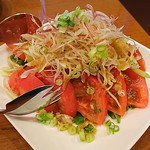 日本酒バル YODARE - 薬味たっぷりトマトサラダ