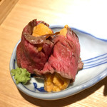 まる富 - ウニの牛肉巻き