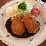 ジェイドガーデン - 手作りビーフコロッケ。
                                税込830円。
                                美味し。