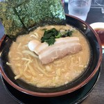 オリオン餃子 - 豚骨醤油ラーメン842円