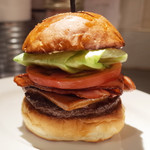 No.18ダイニングバー - キャラメルベーコンチーズバーガー(1650円)