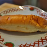 まるき製パン所 - クリームパン。クリームはカスタードではなく練乳風。