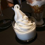 パフェ、珈琲、酒、佐藤 - 佐藤のソフトクリーム 280円
