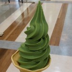 佐卓園 - ソフトクリーム（抹茶・アップ）