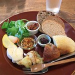 ameen’s oven - パンと吉田牧場のチーズのプレート