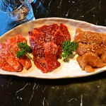 焼肉　つどい - 左から上カルビ、カルビ、牛ミノ