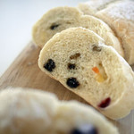 パン レザン - ハイジの白パンフルーツ