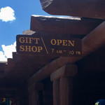 Bright Angel Lodge Gift Shop - 営業時間は7~22時