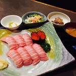 まぐろ丼　加一 - まぐろ中トロ寿司セット…1550円