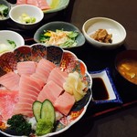 まぐろ丼　加一 - まぐろ中トロ刺身セット…1550円