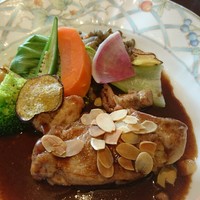 ポンヌフ - 肉料理。この日は鶏もも肉のお料理でした！