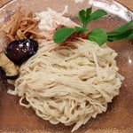 箸とレンゲ - トウモロコシの冷たいつけ麺