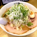 ごっつ - しょうゆ味玉ラーメン（850円）ごてごて