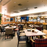 パイ ホリック - カラフルな店内