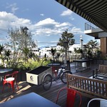 パイ ホリック - 開放的なテラス席