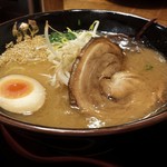 響 - こってりとんこつ黒