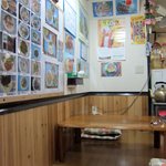 タイレストラン　リナ - 小上がり席もあります　ハシとティッシュは壁に備え付け