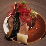 ジャンカルド - ドルチェポルコ　グリンペッパーのソース　茄子添え