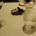 ジャンカルド - 赤ワインで肉料理を食べている時にお水？