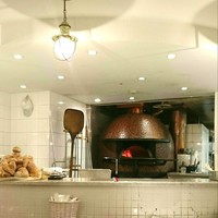 ナプレ 横浜高島屋店 - 立派なピザ釜です！
