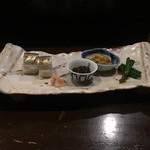 Kasane - 鯵の棒鮨柚子胡椒 、針もずく、ほやの塩辛、ささげの胡麻和え