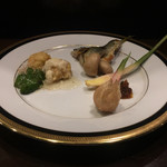 Kasane - 淡路鱧の天ぷら 鱧の子の餡をかけて、酒に漬けた鮎の風干し、肉じゃこ味噌 ひげしょうが、 ほおずき