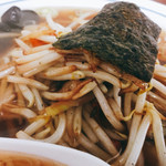 燕京 - 肉もやしそば。もやしの炒め加減も麺の硬さもちょうどいい感じでした。