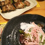 Torikizoku - たっぷりきざみソーセージサラダと貴族焼きモモのスパイス